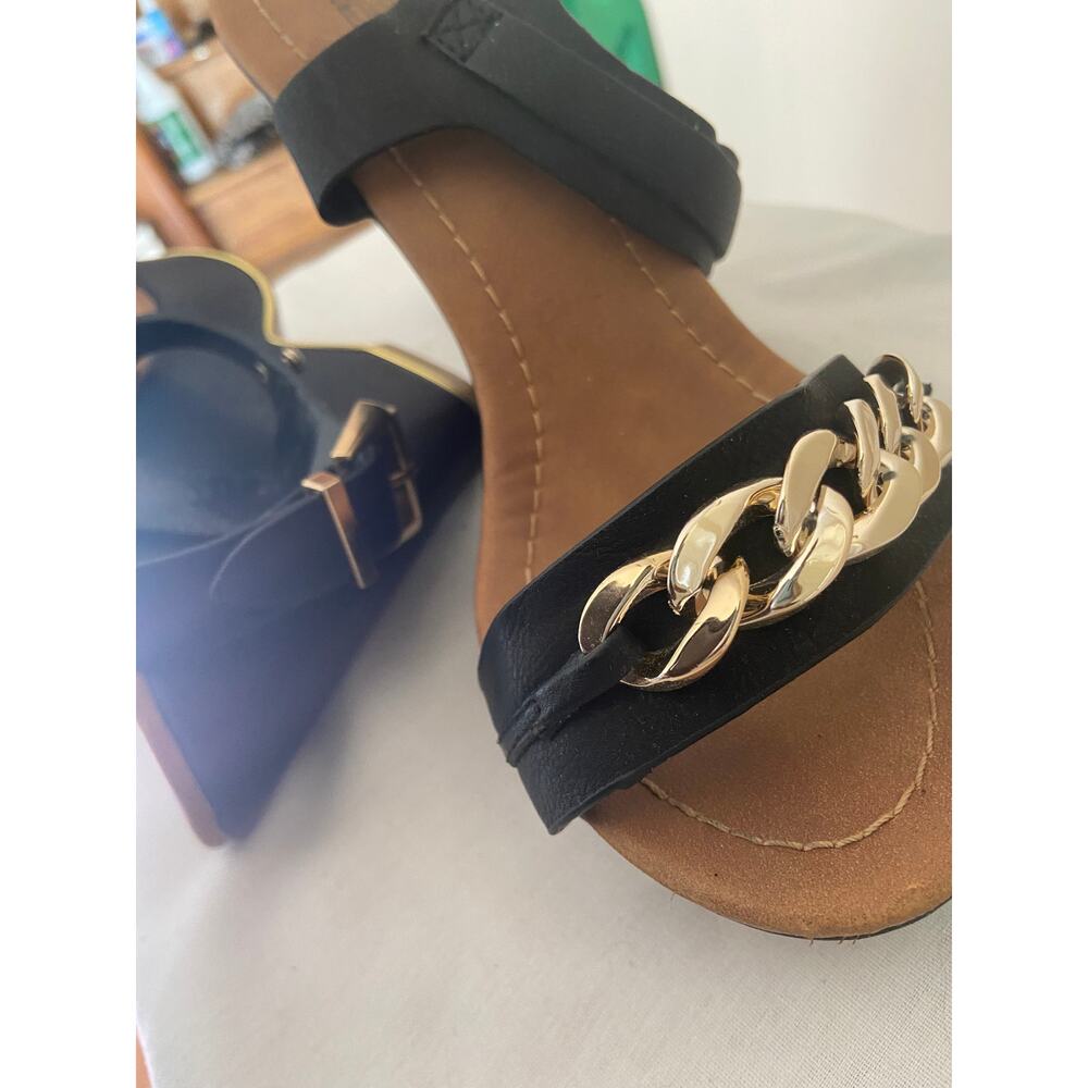 Black wedge platform w gold chain detail - Picture 9 of 9